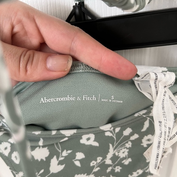 NWOT Abercrombie Triangle String Bikini Set in Floral Sage Green - Picture 4 of 7